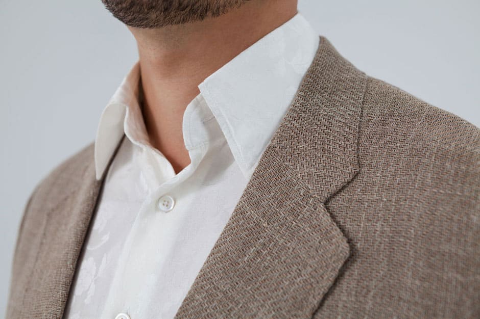 Ungefüttertes Leinensakko kombiniert mit einem Maßhemd aus Seidenjacquard von Egon Brandstetter Maßschneider Berlin