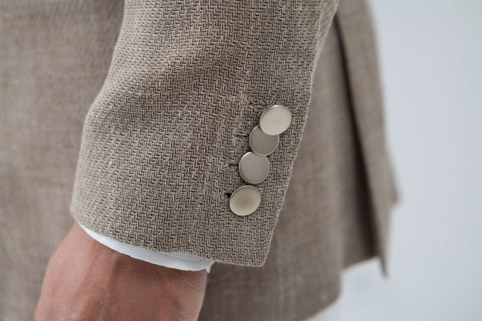 Knöpfe am Ärmel eines ungefütterten Leinen Sakkos von Egon Brandstetter Maßschneider Berlin